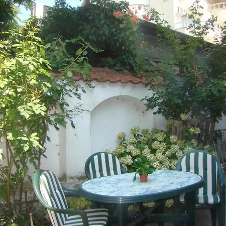 Апартаменты South San Stefano With 3 Bedroom, Garden And Free Garage Варна